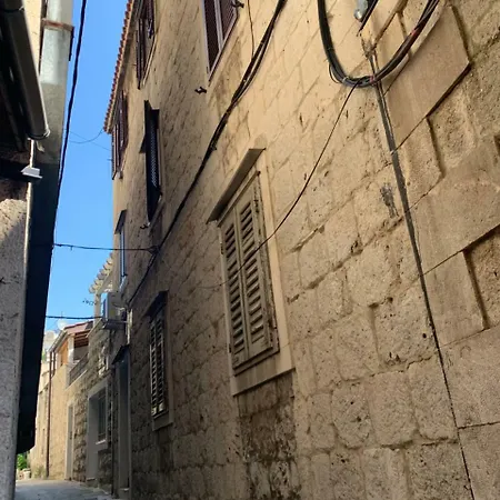 Mediterranean Vintage Room Split Exterior photo