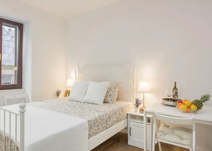 Mediterranean Vintage Room